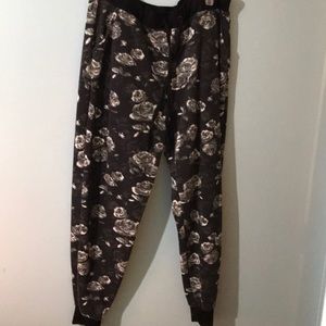 New Rue 21 rose joggers